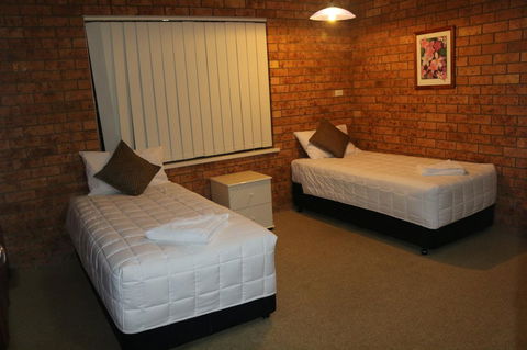 Golden Sands Motor Inn - Flights 5