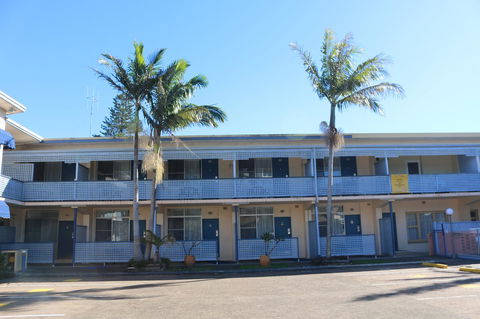 Golden Sands Motor Inn - Flights 11