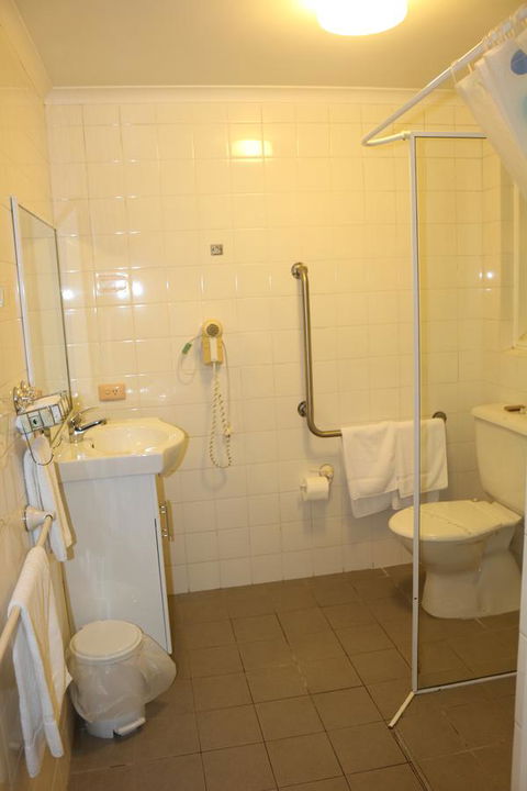 Golden Sands Motor Inn - Flights 23