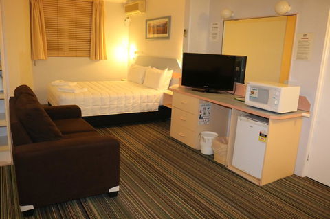 Golden Sands Motor Inn - Flights 21