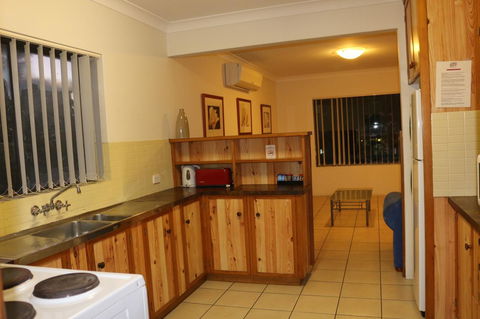 Golden Sands Motor Inn - Flights 7