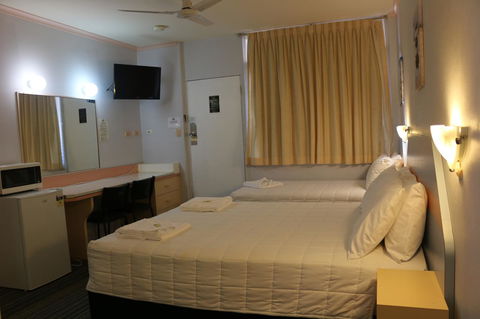 Golden Sands Motor Inn - Flights 25