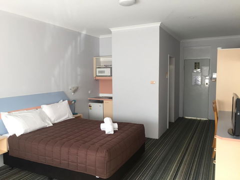Golden Sands Motor Inn - Flights 8
