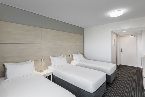 Vibe Hotel Darwin Waterfront - Flights 18