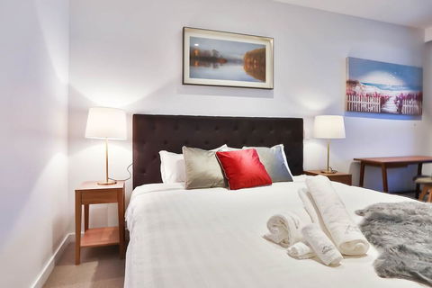 Box Hill Central Sky One Apartment - Flights 0