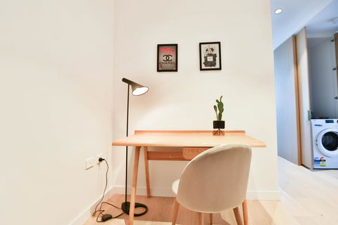 Box Hill Central Sky One Apartment - Flights 2