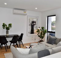 Brand New 2 Bed Apartment with Stunning City Views - Flights