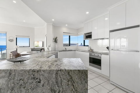 Breathtaking Views Of Sunshine Beach - Unit 7/21 Park Crescent - Flights 1