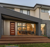 Brighton East 3 Bedroom 3 Bathroom Townhouse - Flights