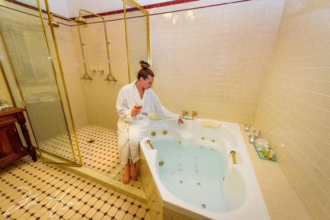 Cobb & Co Court Boutique Hotel - Flights 2
