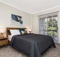 Colin Street Apartment - Flights