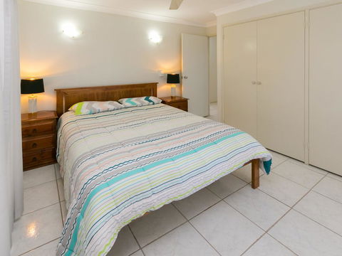 Comfy & Cosy (Upstairs) - Flights 1
