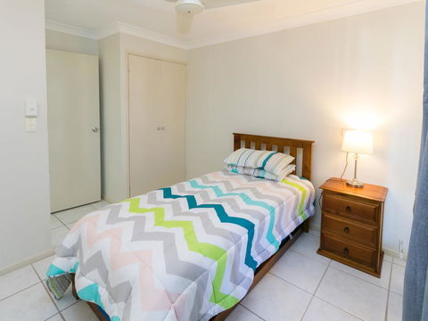 Comfy & Cosy (Upstairs) - Flights 3