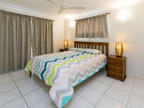 Comfy & Cosy (Upstairs) - Flights 2