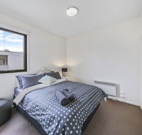 Comfy 2BR Suite Near Flemington Races FREE Parking - Flights