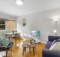 Comfy one-bedroom unit between city and airport - Flights