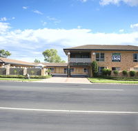 Cousins Motor Inn - Flights
