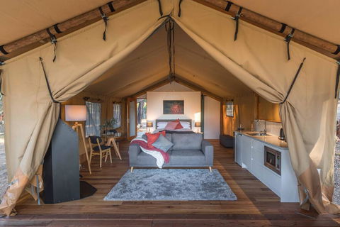 Currajong Retreat - Flights 3