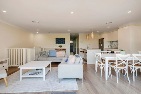 DESIGNER HOLIDAY BEACH PAD // 4 BED // COPA - Flights 3