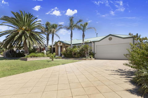 DIAMOND BAY RETREAT - SORRENTO - Flights 2