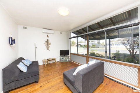 DOUGLAS COTTAGE FORSTER - Flights 1