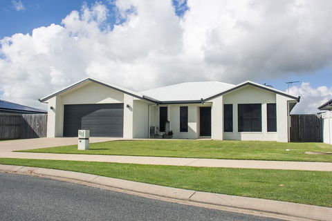 Family Friendly Holiday Home - Flights 0