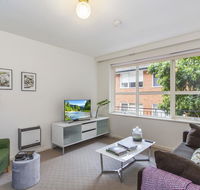 Family-friendly apartment in green Glen Iris - Flights