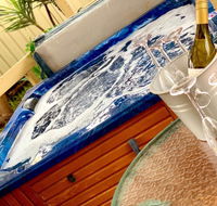Glenway House Spa Oasis Rockingham - Flights