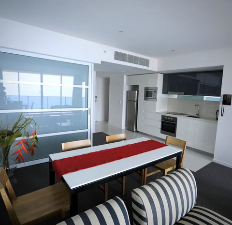 H Luxury Apartment At Surfers Paradise - Flights 2