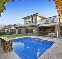 Hampton Haven with Pool for families and a max of 8 adults. - Flights