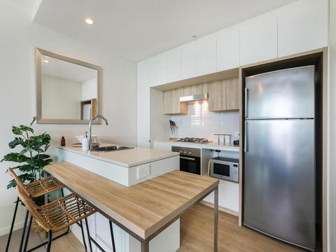 HARBOURSIDE- Hosted By: L'Abode Accommodation - Flights 1