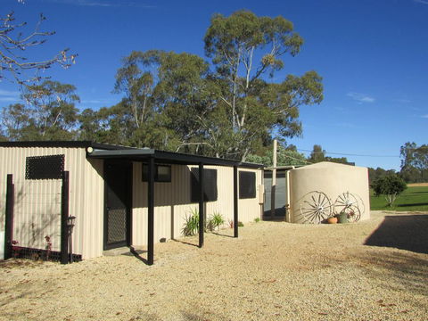 HEATHCOTE SHIRAZ COUNTRY STAYS - Flights 0