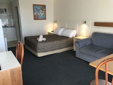 Holiday Lodge Motor Inn - Flights 1
