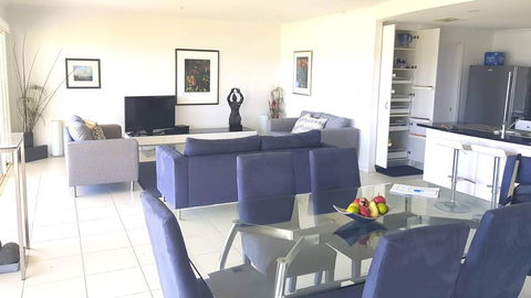 Island Waterfront Getaway - WiFi - Flights 1