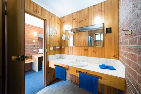 Kookaburra Motor Lodge - Flights 1