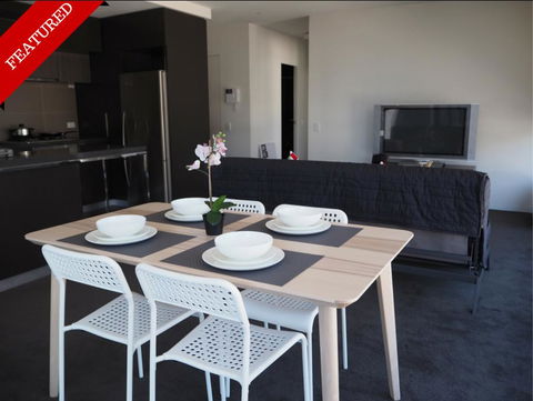 Large 2BR+Comfy+Parking Included - Flights 0