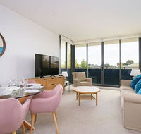 Large Modern 2 Bedroom Apartment near Lake Claremont - Flights