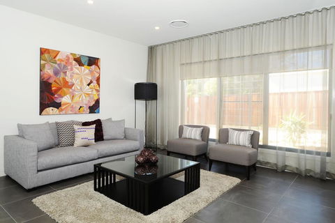 Lewis Street Apartments By Kirsten Serviced Accommodation - Flights 3