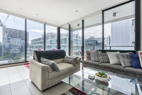 LIGHT, AIRY, SPACIOUS QUEENS ROAD APARTMENT - Flights 0