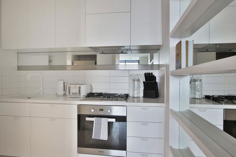 Luxurious And Chic 2BR Apartment In Melbourne CBD - Flights 2