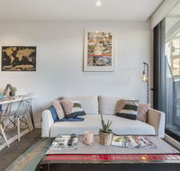 LUXURIOUS RIVERSIDE RESORT STYLE APARTMENTPOOLSPAGYMROOFTOP WITH CITY VIEWS - Flights