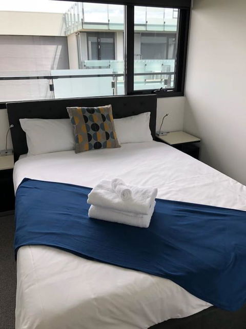 Luxury 2BR Yarra River Views WIFI-Netflix-Pool-Gym - Flights 3