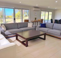 Luxury 3BR Home with KING Bed Metung - Flights