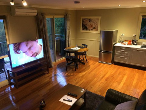 Maleny Luxury Cottages - Flights 2