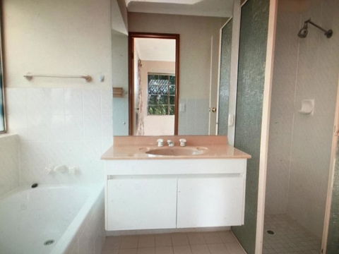 Maleny Views Holiday House - Flights 2