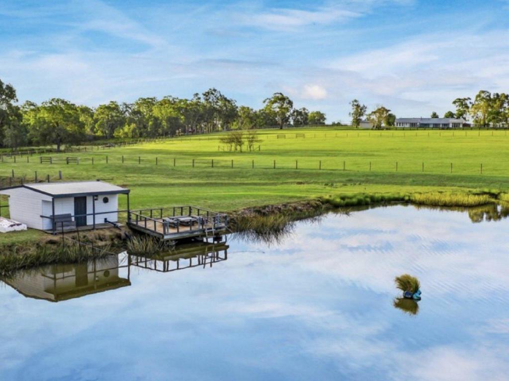Quorrobolong NSW Flights