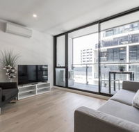 Modern  Bright 2BR Apt- Parking WIFI Pool  Gym - Flights