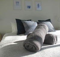 Modern 3 Bedroom Apt With FREE Parking Netflix Wifi  Welcome Wine by BnB Pro - Flights
