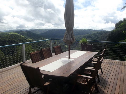Montville Holiday House - Flights 0