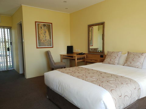 Moon River Motor Inn - Flights 3